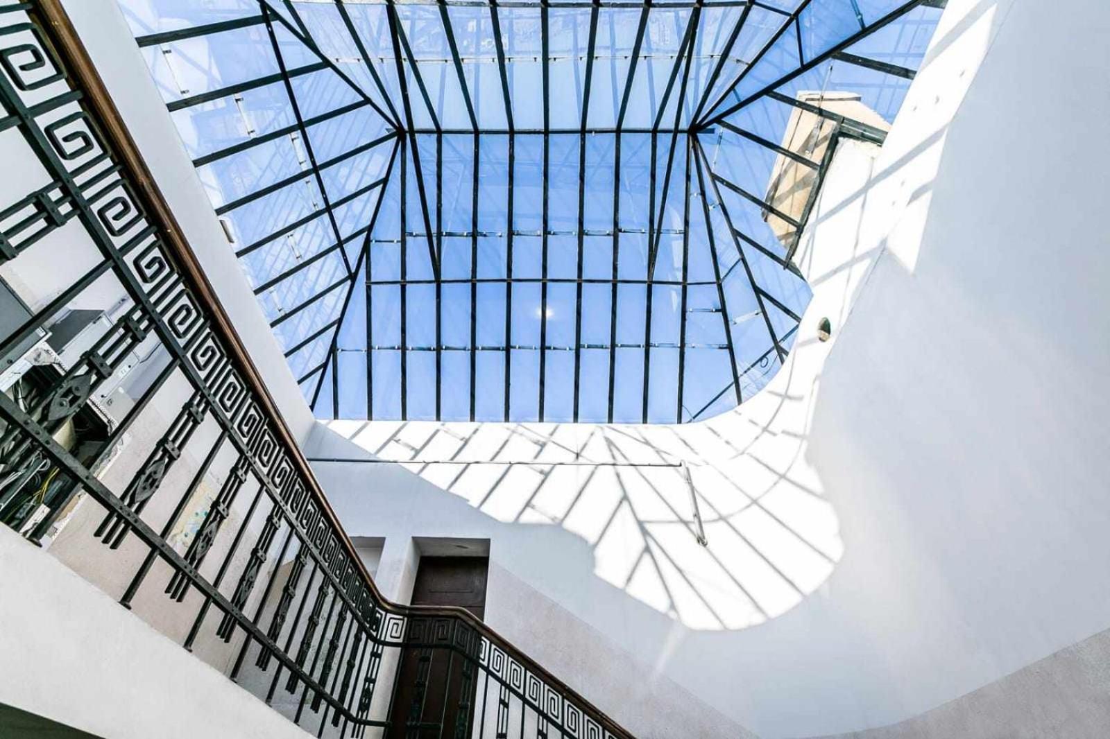 Stylish In Art Nouveau Building Leilighet